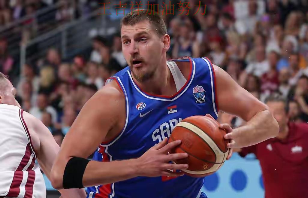 约基奇关键助攻改写比赛走势 战术调整效果逐渐显现 约基奇关键助攻改写比赛走势 战术调整效果逐渐显现